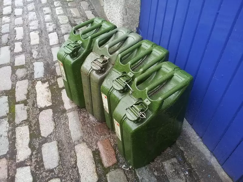 Viral video of Vice President Ma’ruf Amin’s official car filled gas with jerry cans on the roadside, this is explanation of the Palace