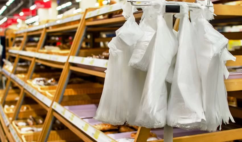 Prohibition of using plastic bags in Jakarta, fine of Rp. 25 million up to revocation of business license