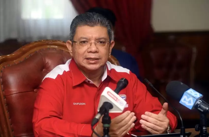 Saifuddin apologizes over Finas licensing issue