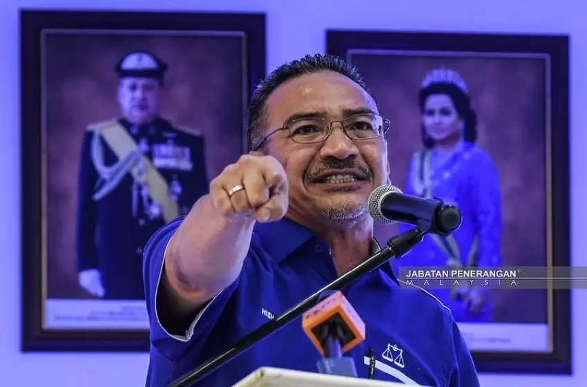 Don’t be fooled by Anwar’s ‘propaganda’, Hishammuddin tells Umno members