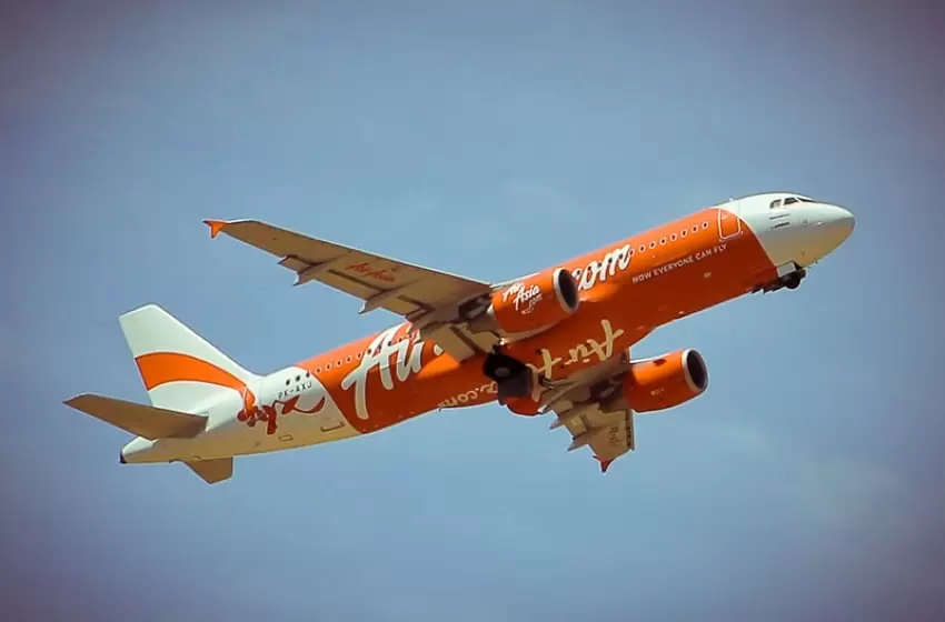 AirAsia to lay off more workers