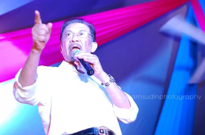 Anwar fails in bid to strike out suit over sodomy charges