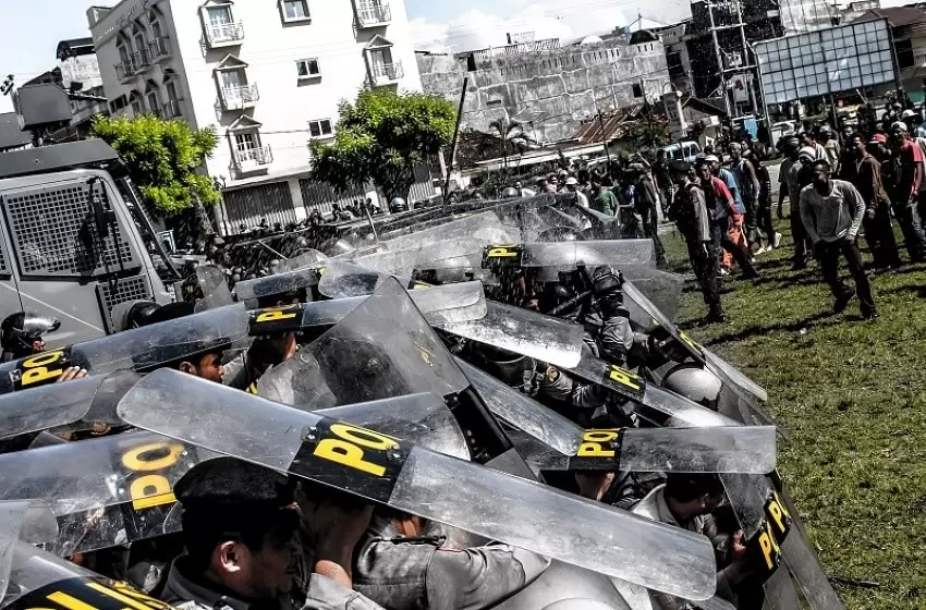 Indonesian Police Versus Protesters, Standing Against Omnibus Job Creation Bill