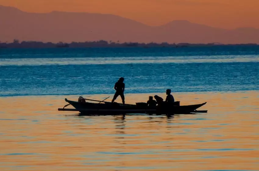 Filipino fishermen
