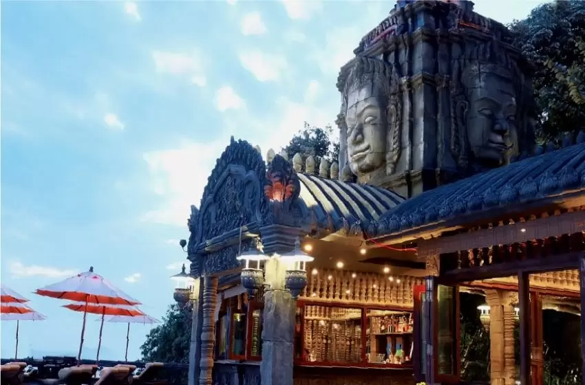 An Apology for the Facade Issue about Angkor Wat