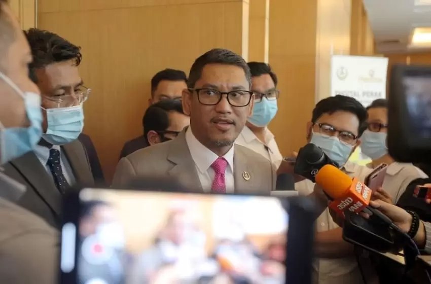 president Datuk Seri Ahmad Faizal Azumu