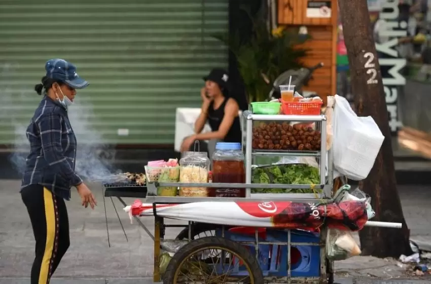 Anxiety Strikes as Vietnam Street Foods Grow More Safety Issues