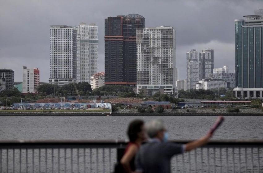 The Malaysian government called for lifting the quarantine rules for Singaporeans who are vaccinated