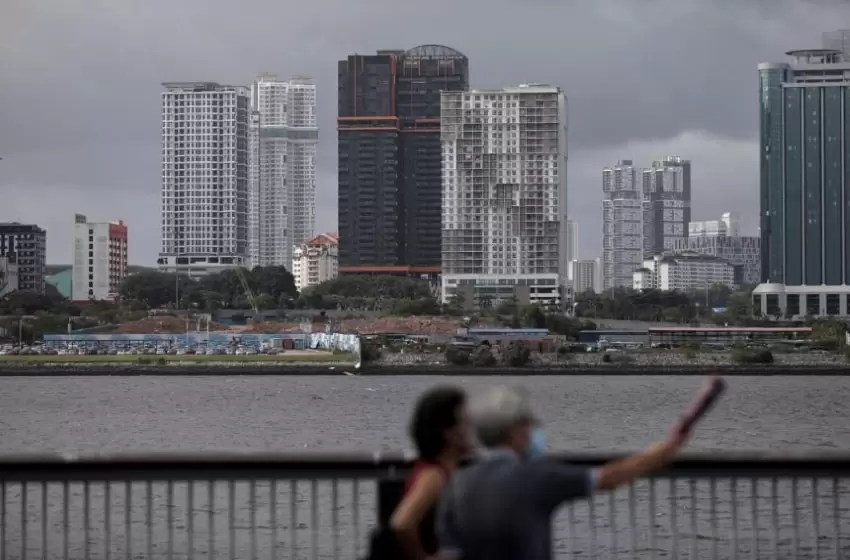 The Malaysian government called for lifting the quarantine rules for Singaporeans who are vaccinated