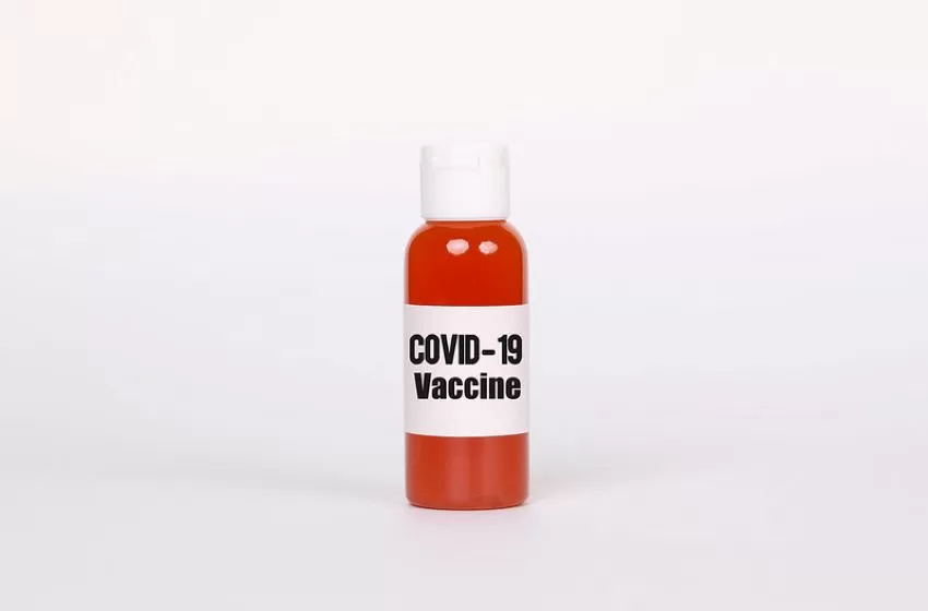 Vaccinate tourism staff, Govt said, after frontliners
