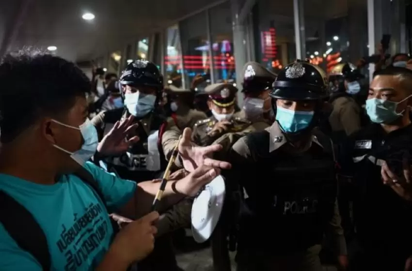 The Irresistable Urge of Protesters to Call for Reformation and New Constitution