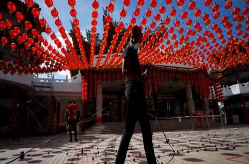 Malaysia imposes tighter rules on Covid-19, restricting CNY reunion dinners to those in the same building.