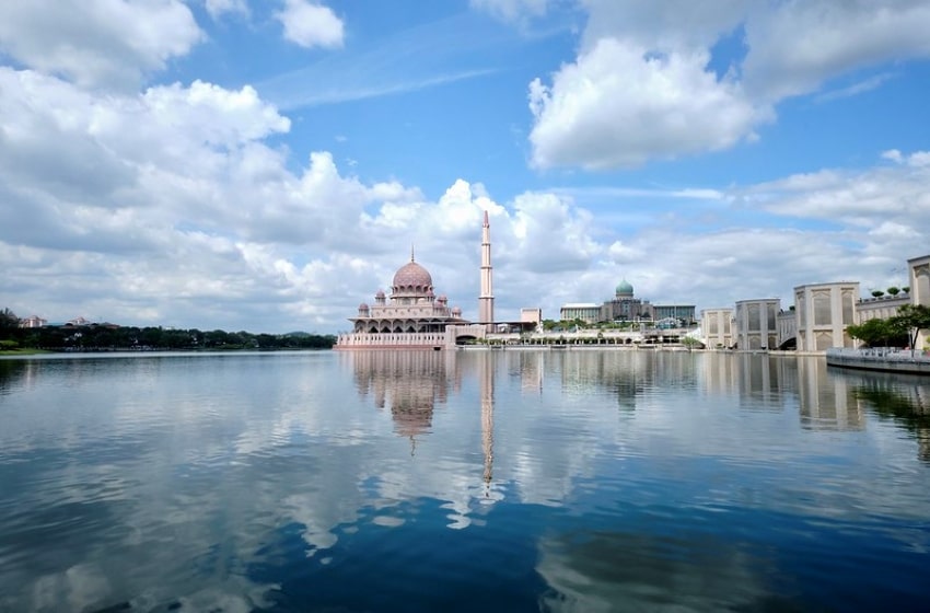 Mosques in FT are now permitted to hold their full size.