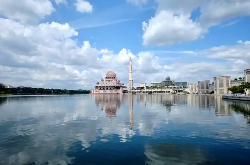 Mosques in FT are now permitted to hold their full size.