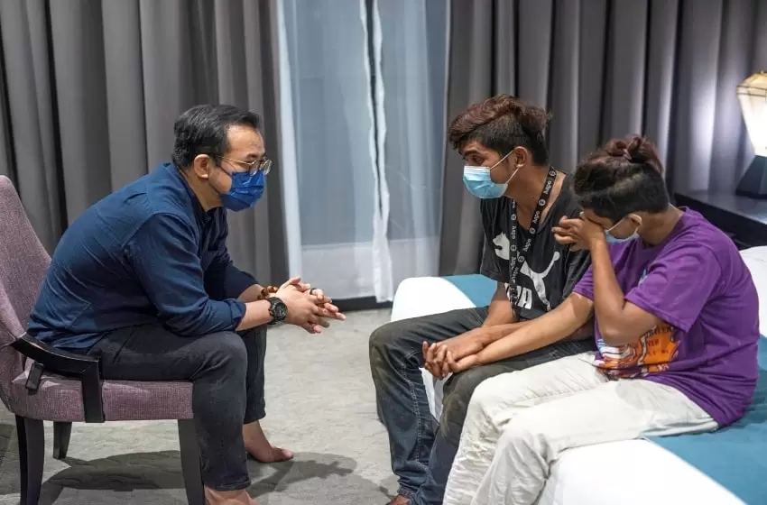 DAP MP Steven Sim helps homeless couple in Bukit Mertajam