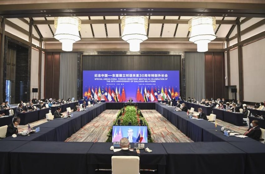 China vows to give assistance to ASEAN in fighting against Covid-19