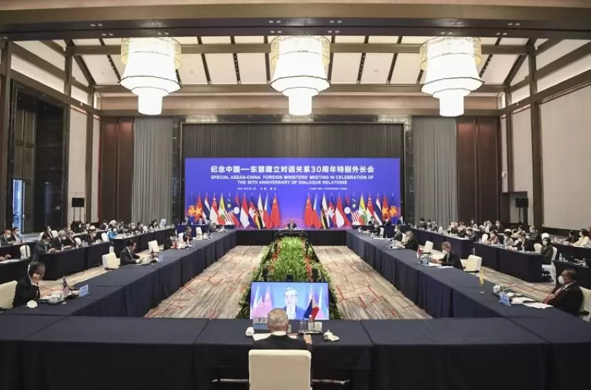 China vows to give assistance to ASEAN in fighting against Covid-19
