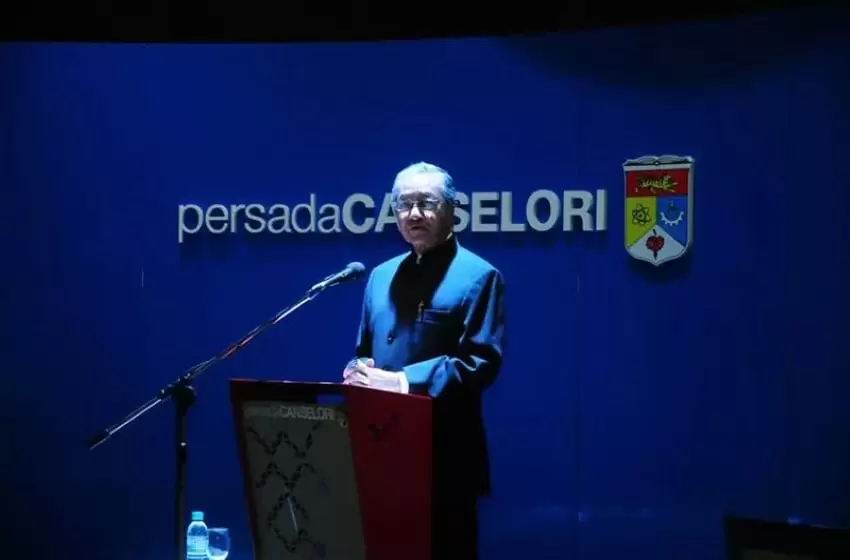 Former PM Mahathir chairs alternative national recovery council
