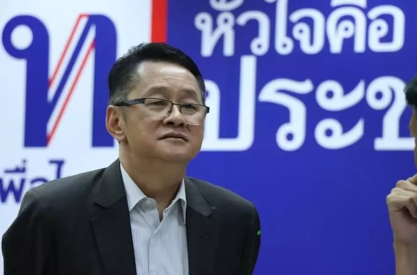 Pheu Thai Stands with their Demand Over the Budget Vote