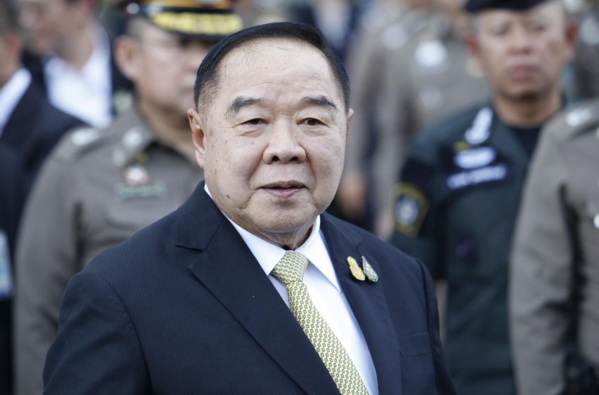 Prawit Stands to Support Prayut Chan-o-Cha