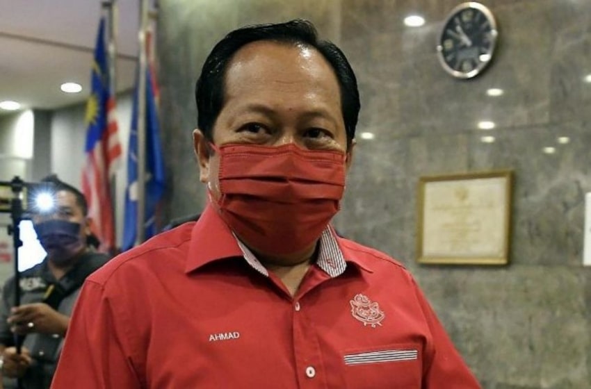 UMNO leaders gather for party meeting over issue on Melaka