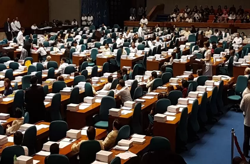 Congress resumes session with 2022 budget