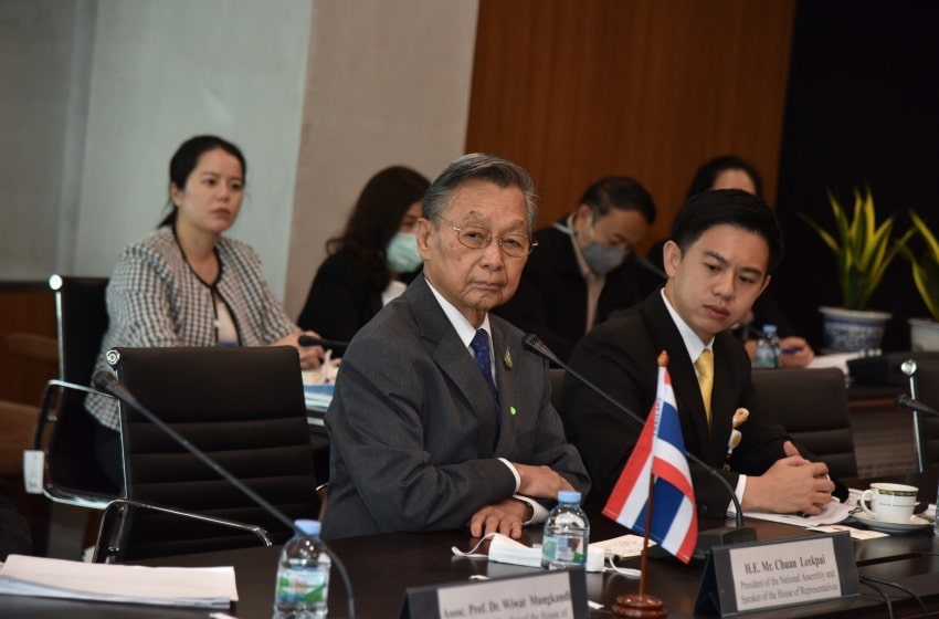 Chuan Leekpai Is Getting Ready For The Parliament Plan Revisions