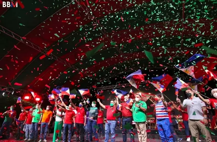 Marcos’ Homecoming Charms Countless Supporters