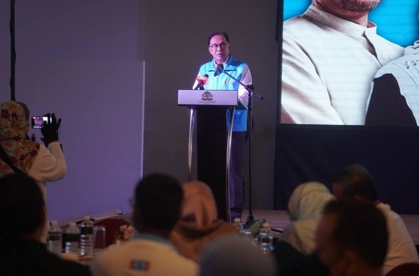 If Rafizi returns to politics, PKR would warmly welcome him, says Anwar