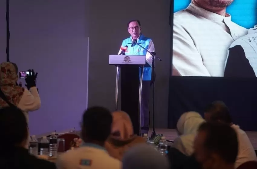 If Rafizi returns to politics, PKR would warmly welcome him, says Anwar