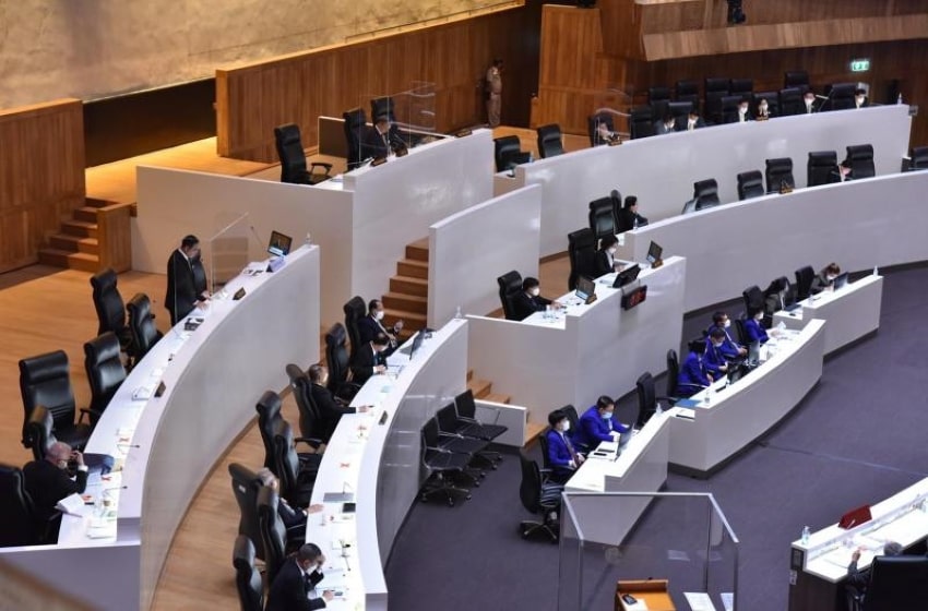 Pheu Thai Defends It’s Draft Amendments