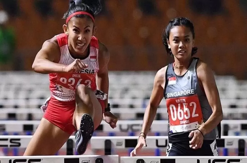 Give Way To The First Indonesia Woman Contingent Flag Bearer