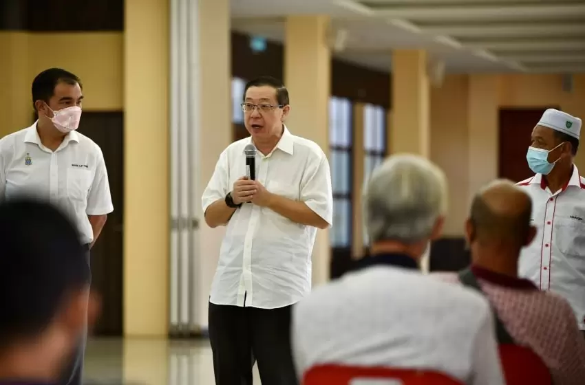 Why hasn’t anyone tried to apprehend the fugitive blogger? asks Guan Eng