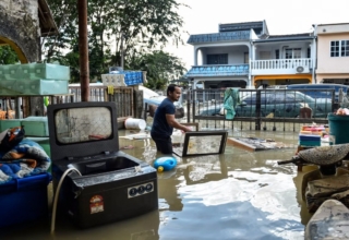 A Malaysian MP clarifies remarks about how floods might be used to promote 'volunteer tourism'