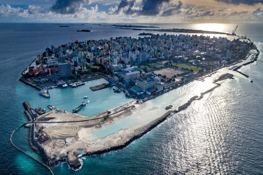 A floating metropolis in the Maldives is taking shape
