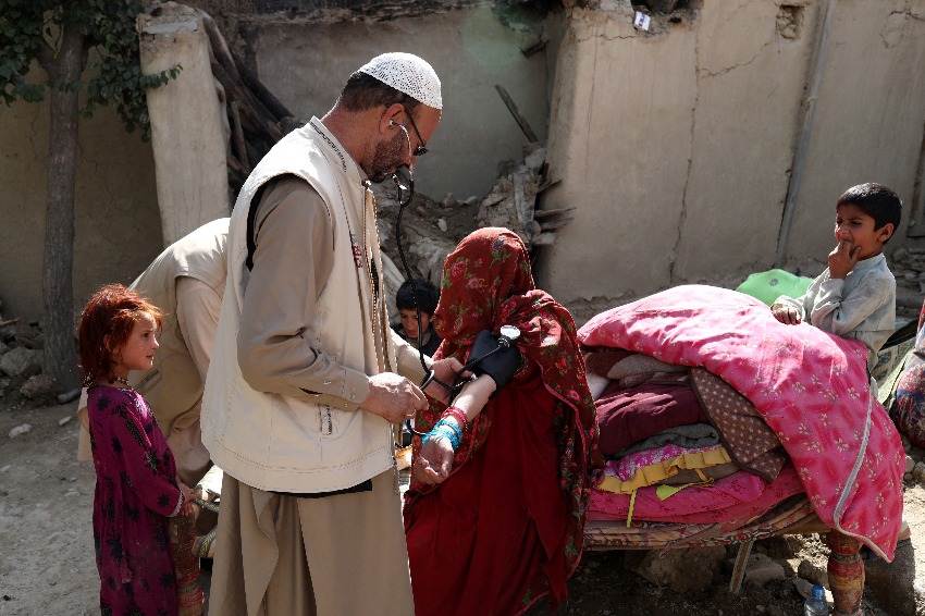 Afghan official warns earthquake survivors of illness outbreak