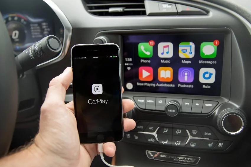 Apple plans to integrate fuel purchases with auto software