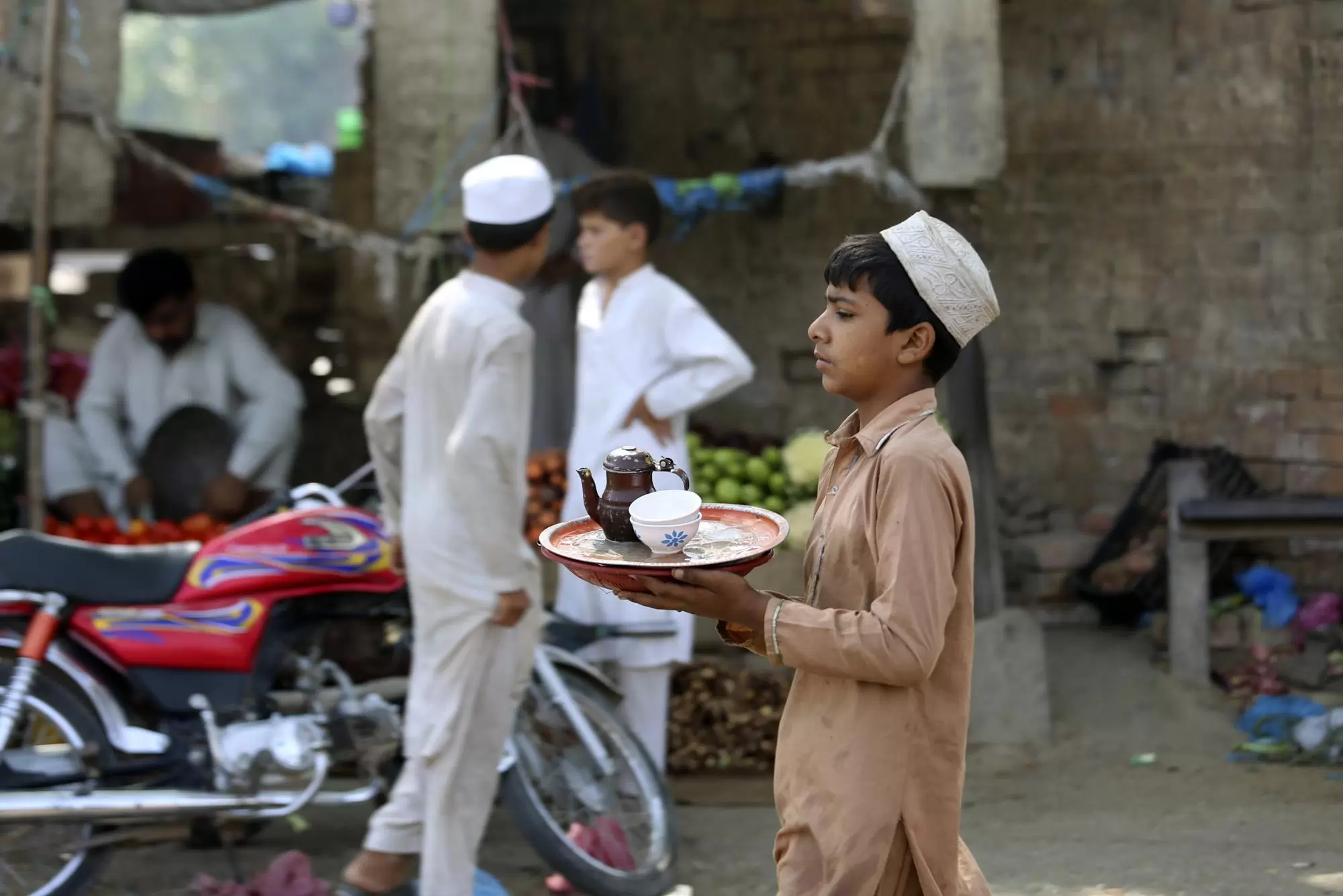 Drink less tea to alleviate country’s economic struggle, Pakistanis are told