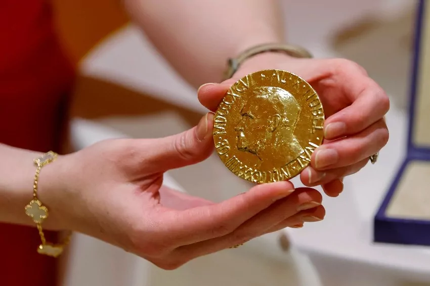 For $103.5 million, a Russian editor sells his Nobel Peace Prize medal to aid Ukrainian children