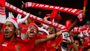 Indonesia football match chaos kills 2 fans