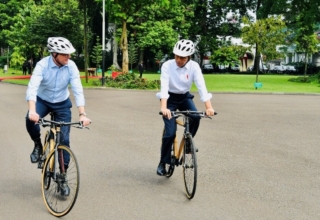 Indonesian President Widodo gave new Australian prime minister an unusual gift