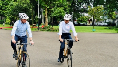Indonesian President Widodo gave new Australian prime minister an unusual gift