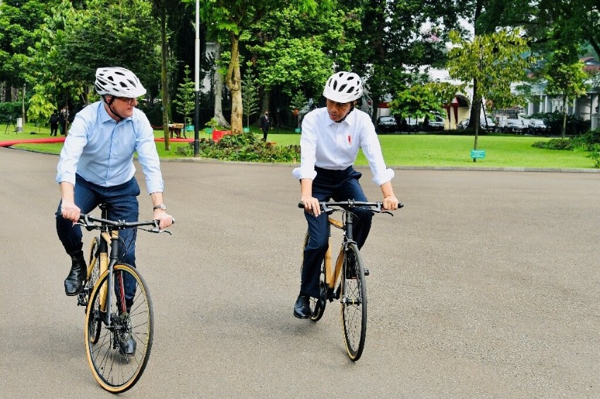Indonesian President Widodo gave new Australian prime minister an unusual gift