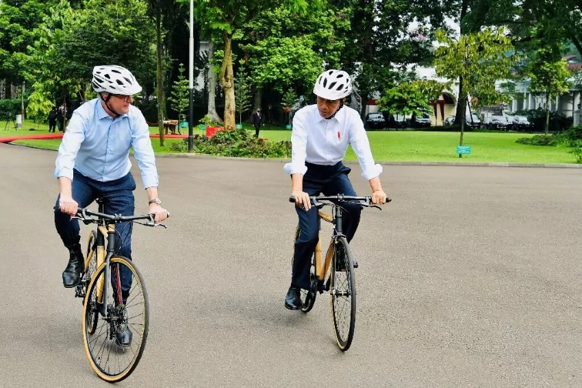 Indonesian President Widodo gave new Australian prime minister an unusual gift