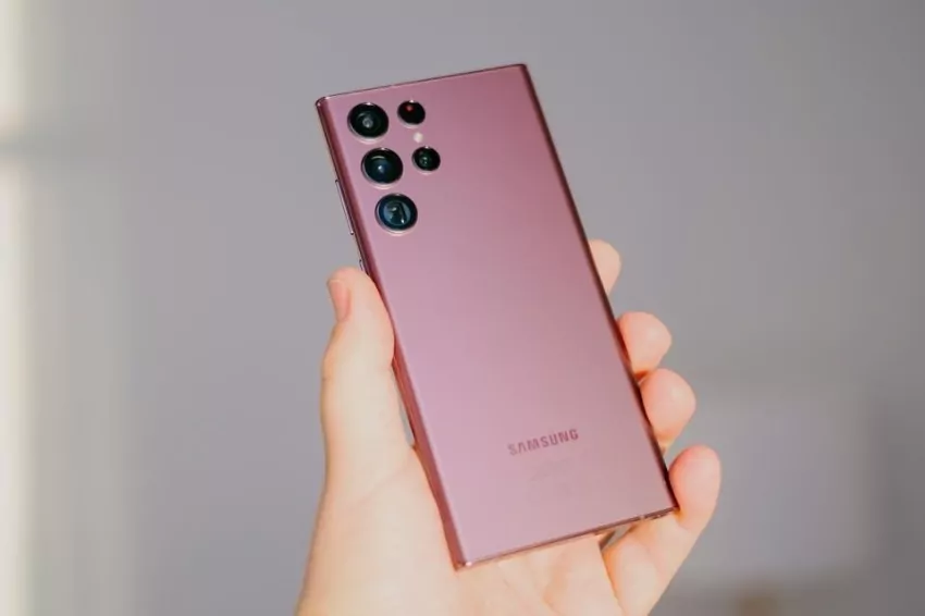 These short films are just shot only by a Samsung phone