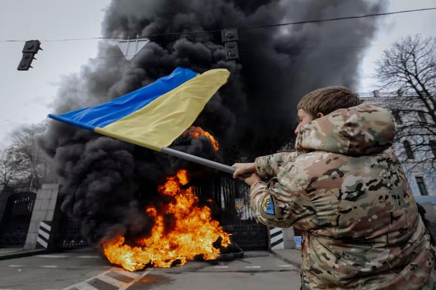 Zelenskyy asks for armaments and EU membership as Russia bombs cities
