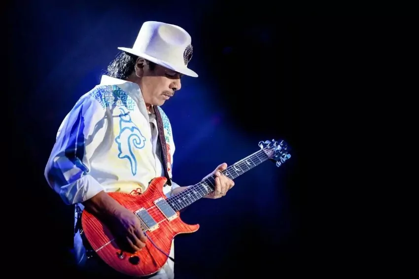 Carlos Santana faints during US concert