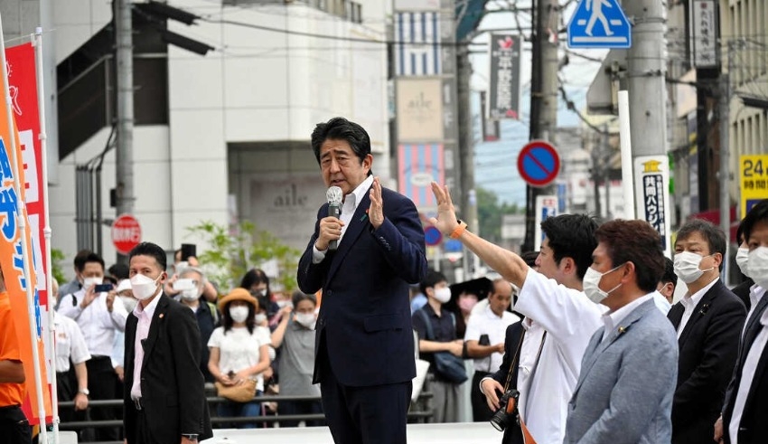 Former PM Shinzo Abe's body arrives in Tokyo, whole country in mourning