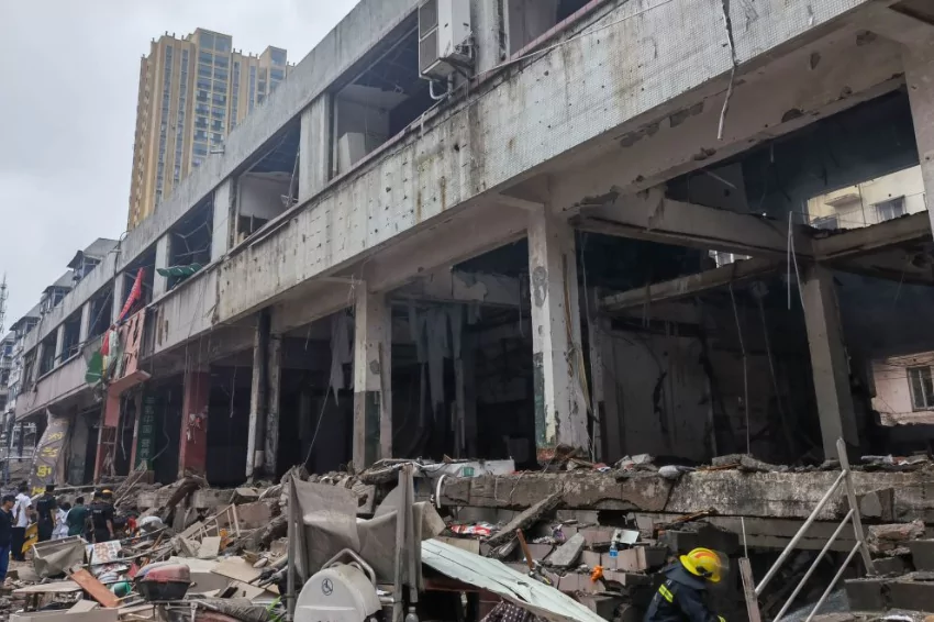 Gas explosion left three missing in major port city, North China