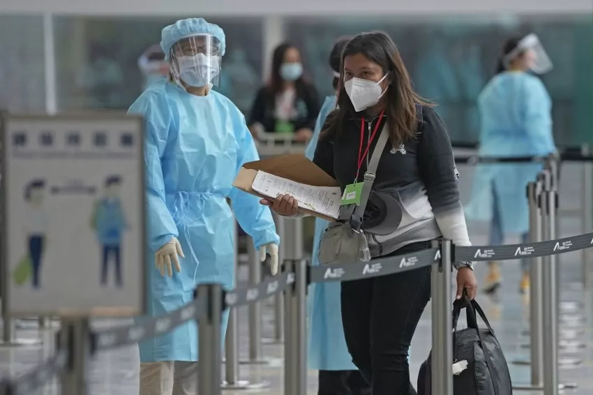 Hong Kong lifts COVID-19 flight bans